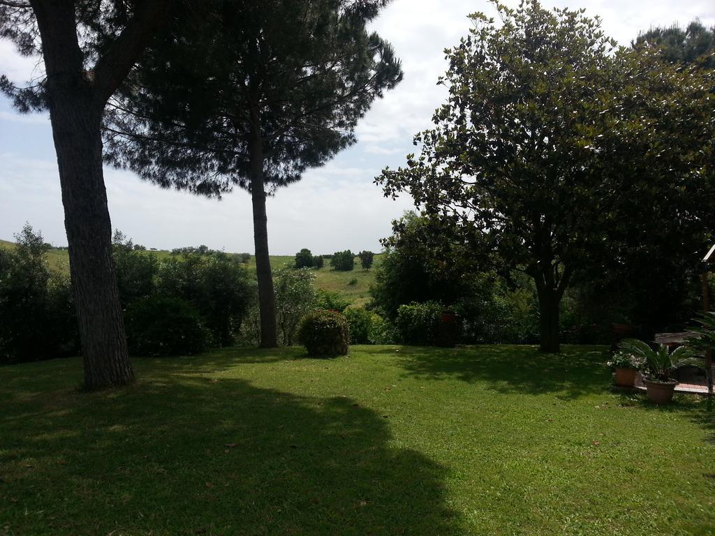 Bed and Breakfast La Finestra Sul Cortile Pomezia Exterior foto