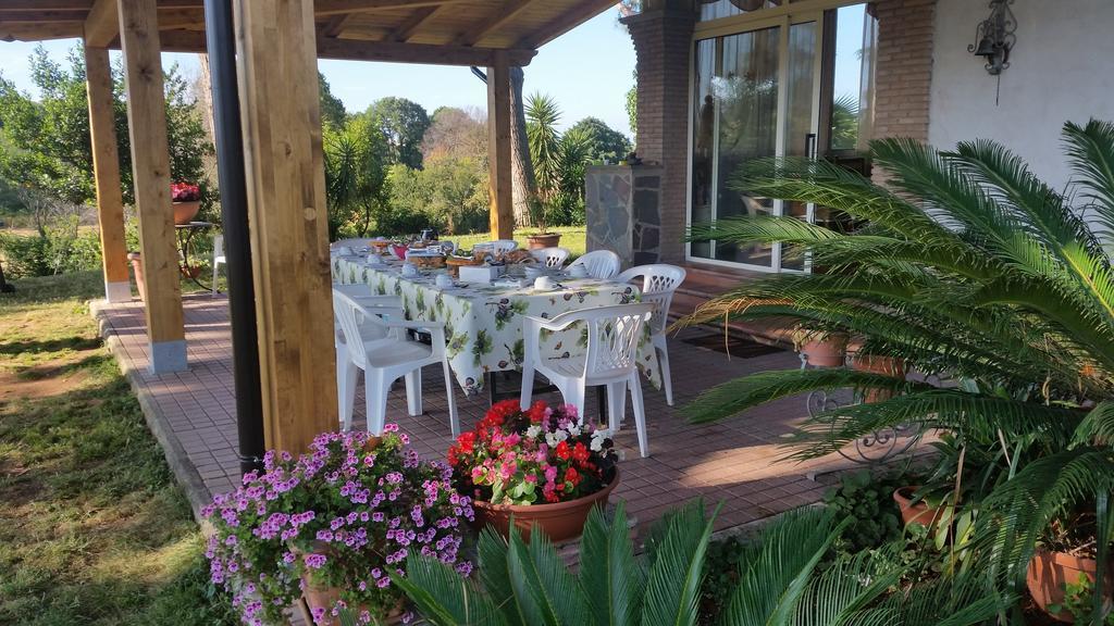 Bed and Breakfast La Finestra Sul Cortile Pomezia Exterior foto